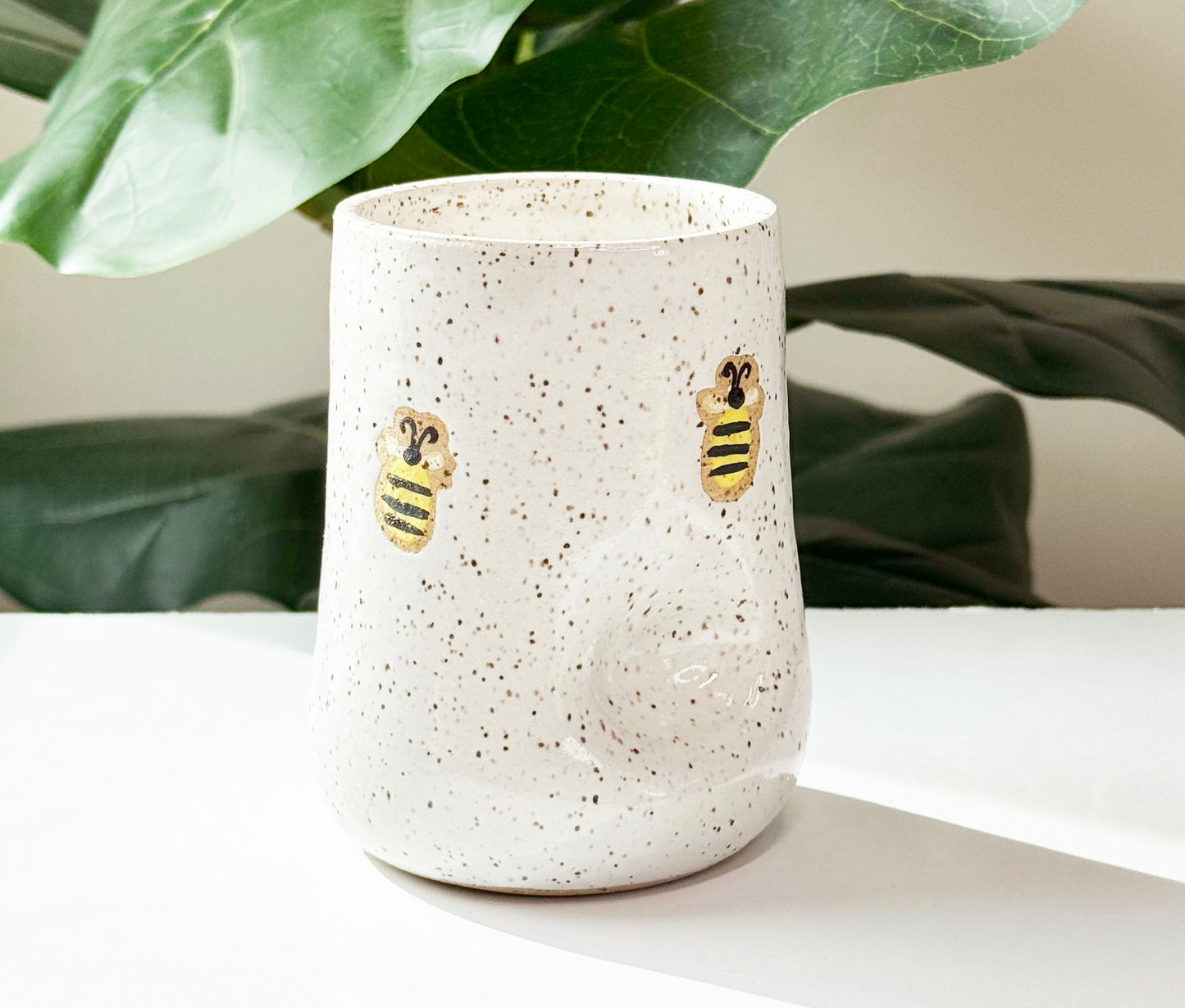 Bee Thumb Cup