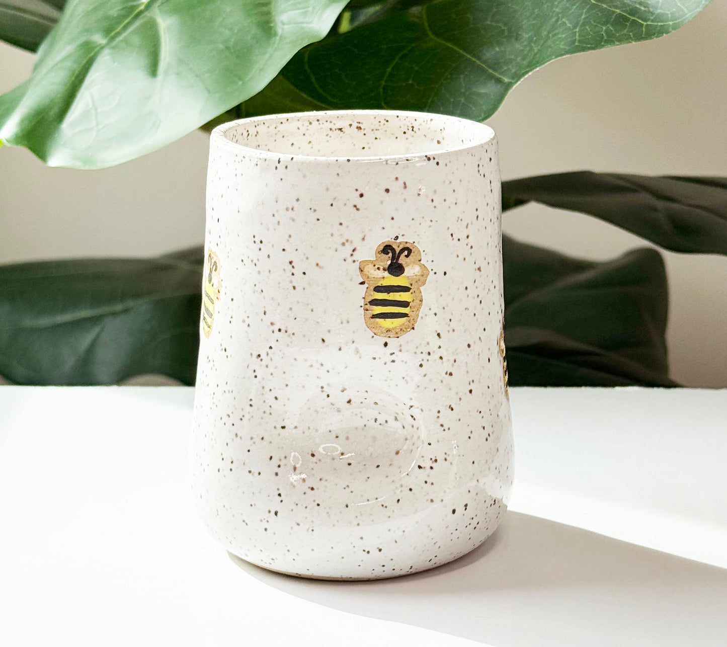Bee Thumb Cup
