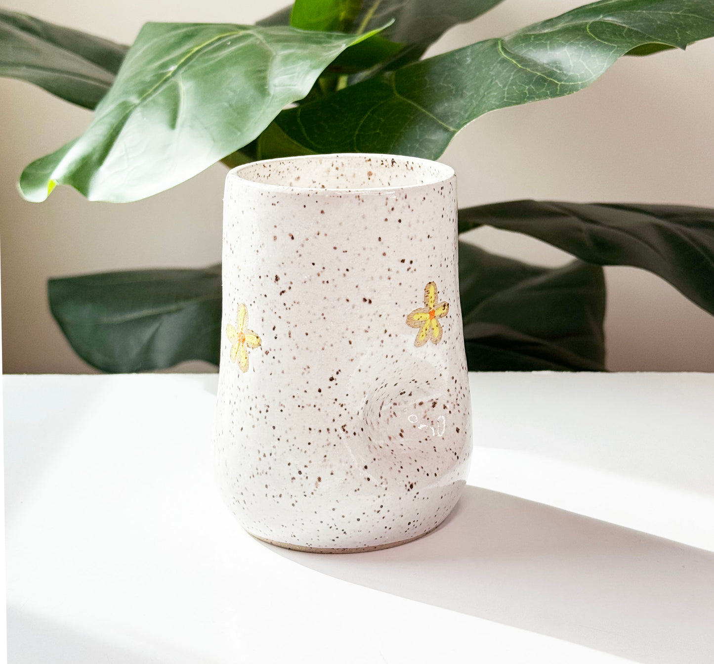 Daisy Thumb Cup