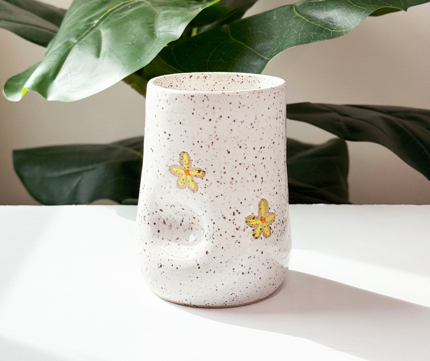 Daisy Thumb Cup