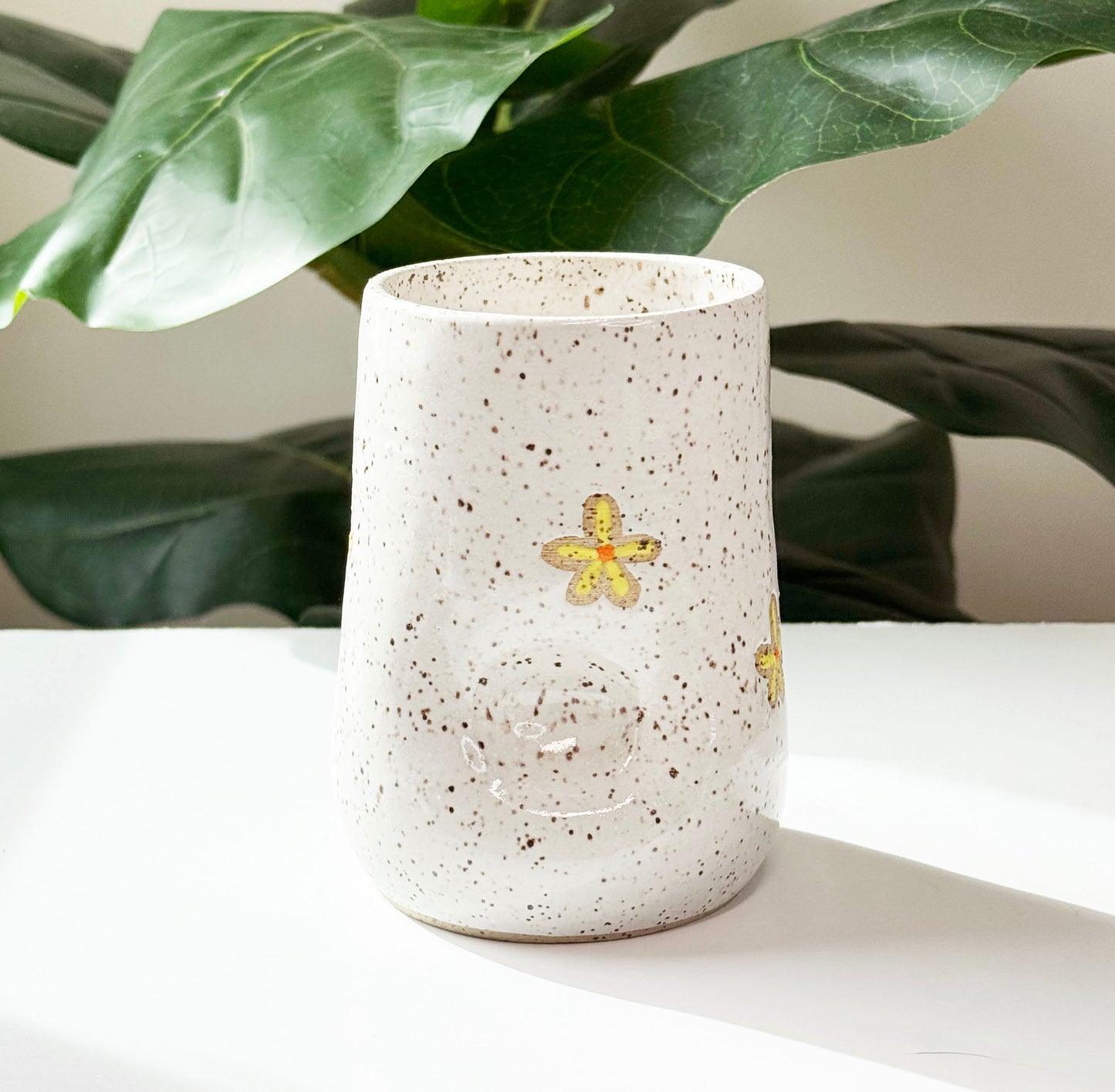 Daisy Thumb Cup