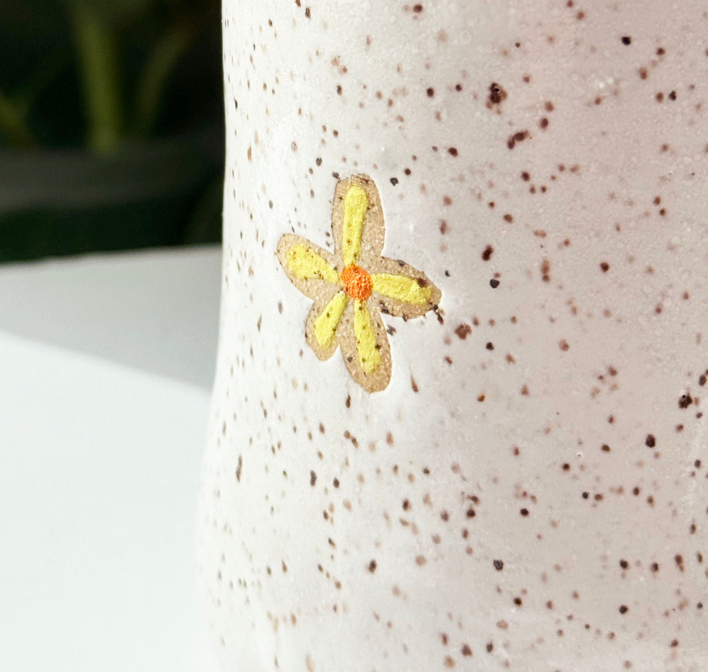 Daisy Thumb Cup