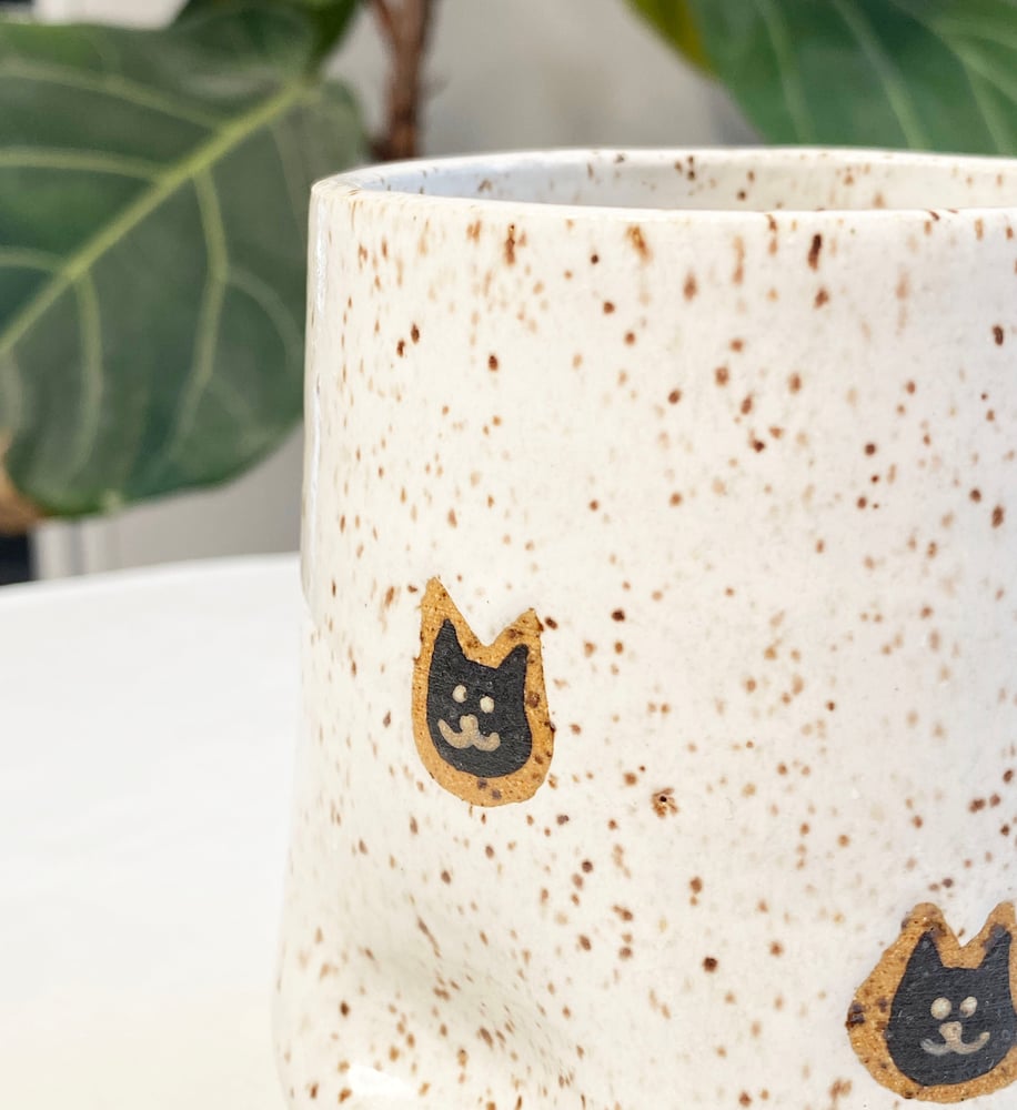 Black Cat Thumb Cup