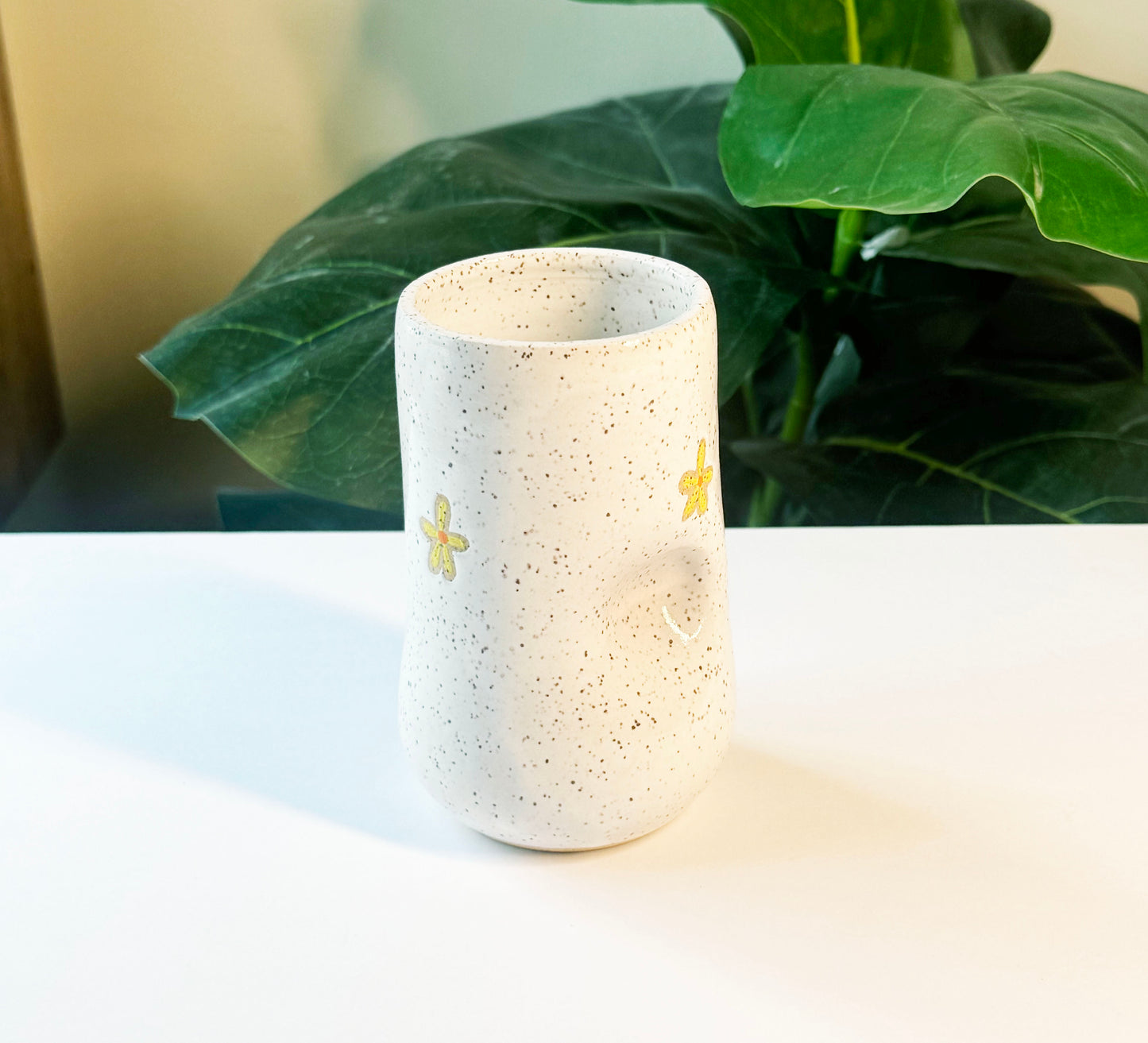 Daisy Thumb Cup