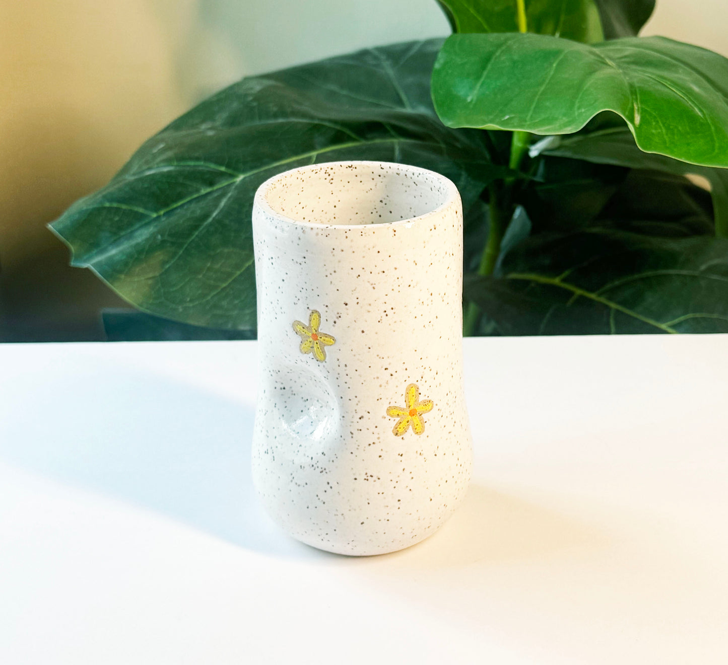 Daisy Thumb Cup
