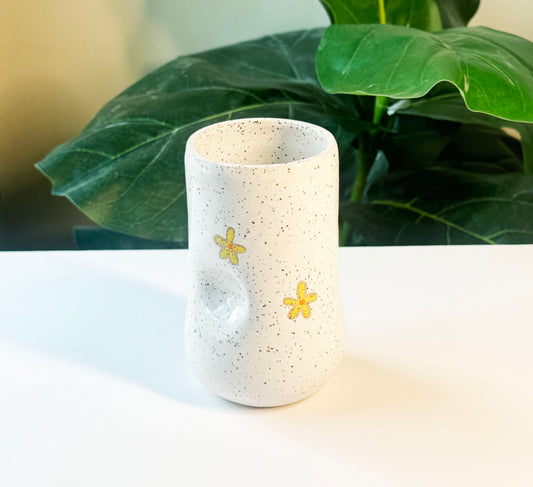 Daisy Thumb Cup