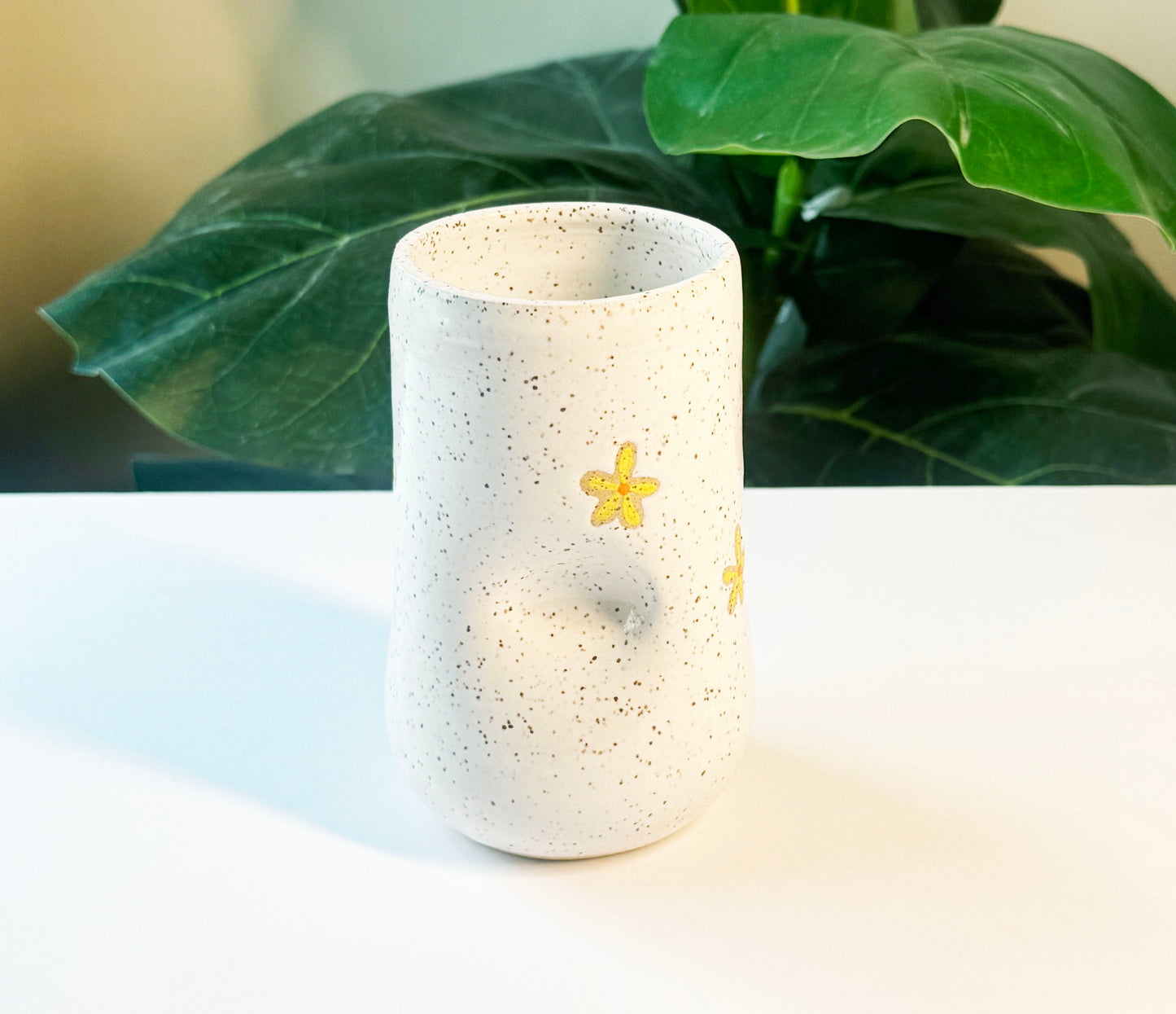 Daisy Thumb Cup
