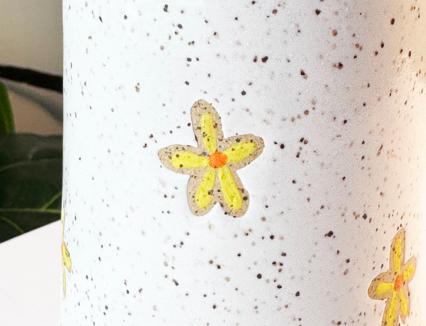 Daisy Thumb Cup