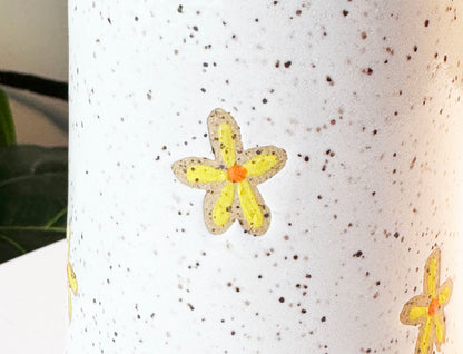 Daisy Thumb Cup